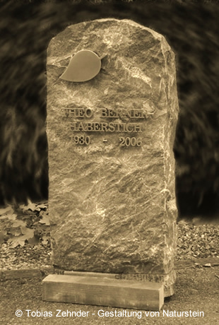 Gespaltener Stein